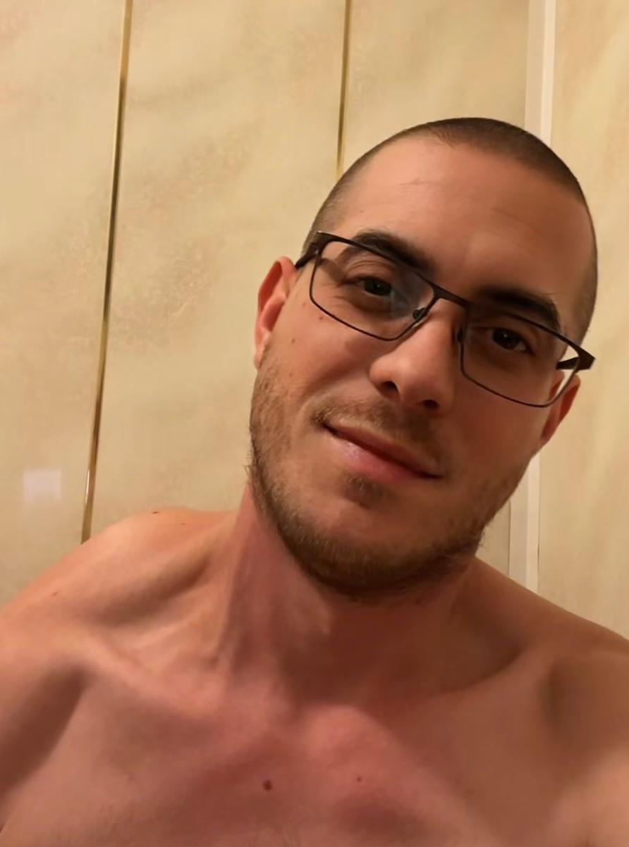 Hotdick00's Profile