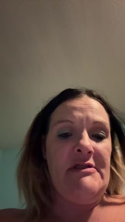 Skyehotlips69's Profile